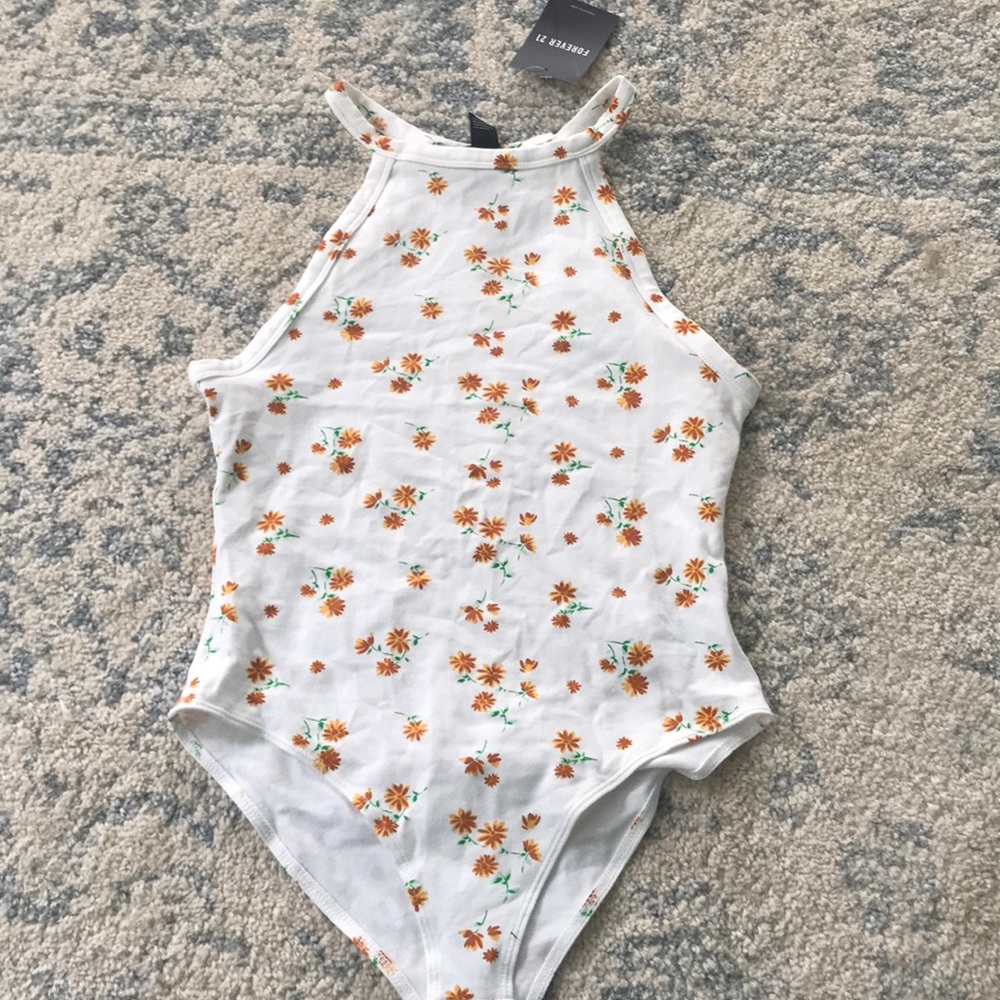 NWT ditsy floral bodysuit